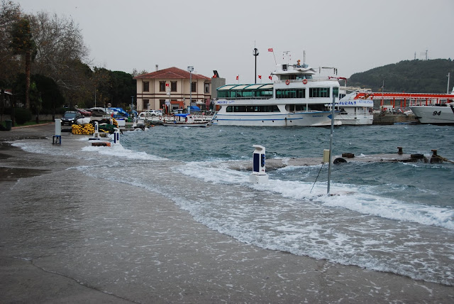 ERDEK'TE LODOS ETKİSİNİ GÖSTERDİ