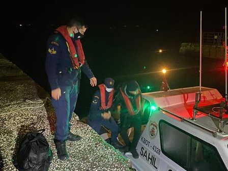 GEMİYİ KAÇIRAN ÖĞRENCİYE SAHİL GÜVENLİK EL UZATTI