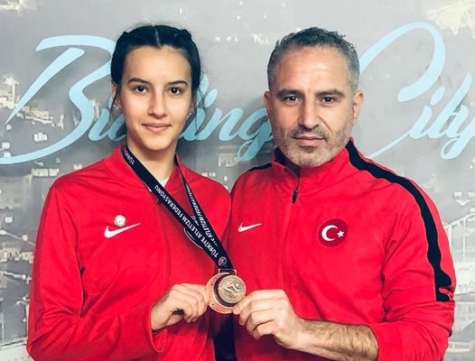 ERDEK ATLETİK GSK'DEN TÜRKİYE ÜÇÜNCÜLÜĞÜ