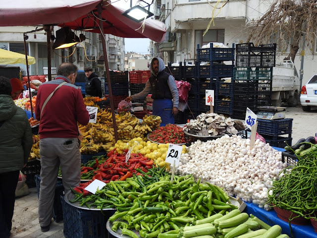 PAZAR FİYATLARI YENİ YILDA DA CEP YAKIYOR