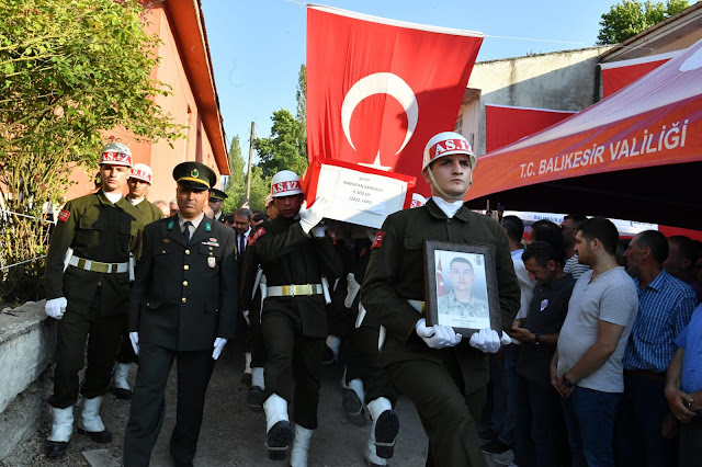 SINDIRGI ŞEHİDİNİ SON YOLCULUĞUNA UĞURLADI