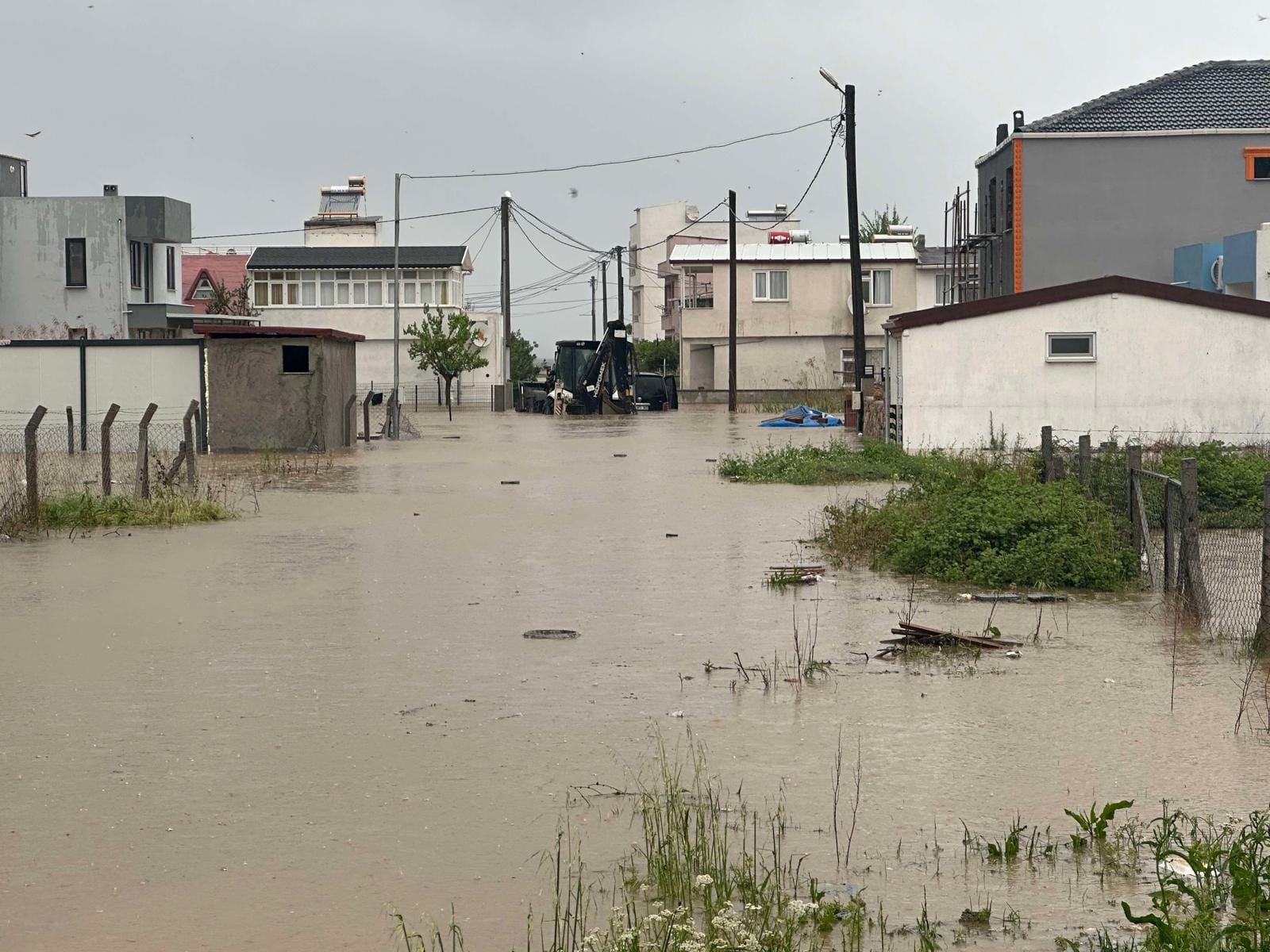 ERDEK'İN KIRSAL MAHALLELERİNDE SU BASKINI