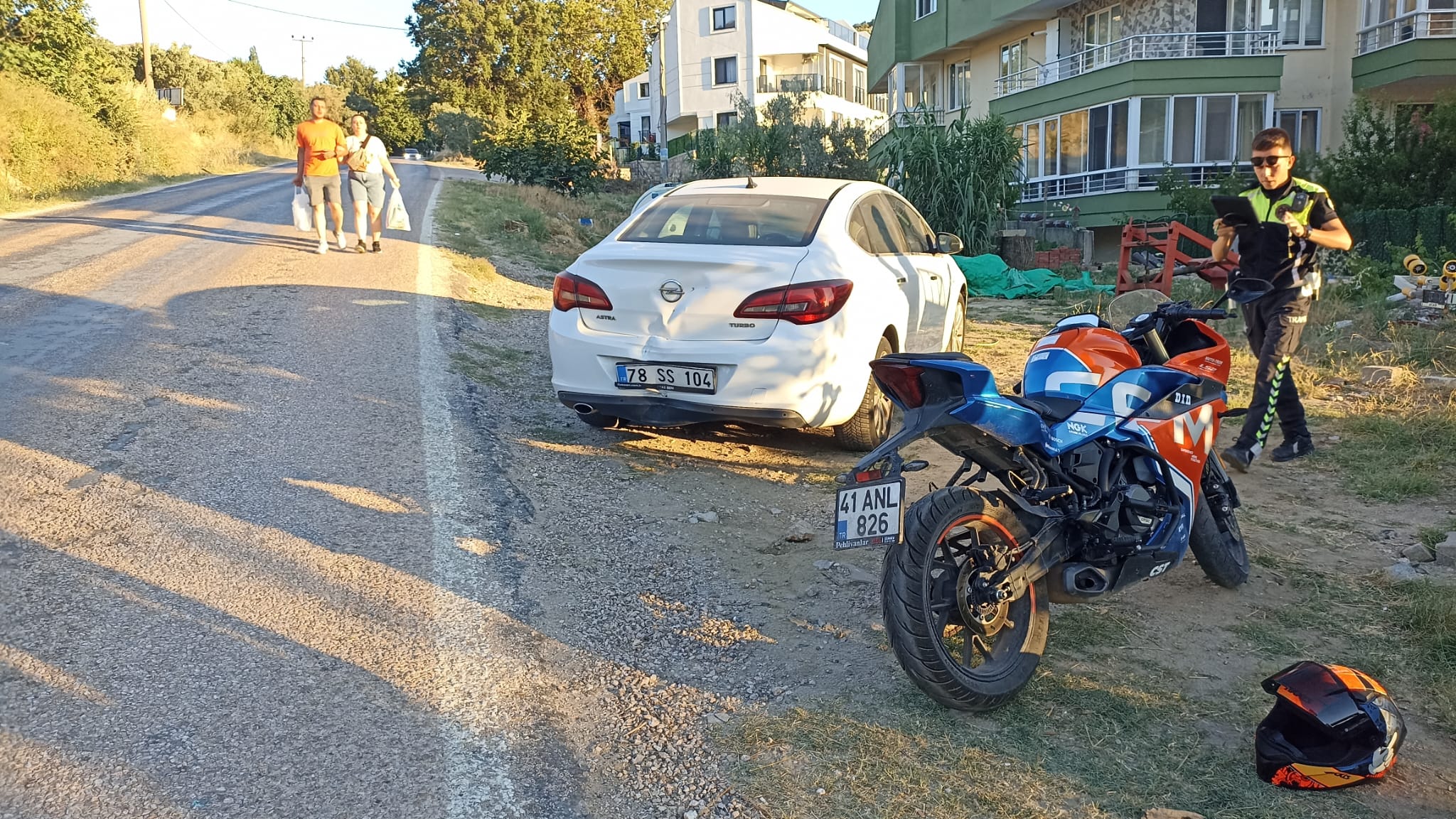 OCAKLAR'DAKİ KAZADA MOTOSİKLET SÜRÜCÜSÜ HAFİF YARALANDI 