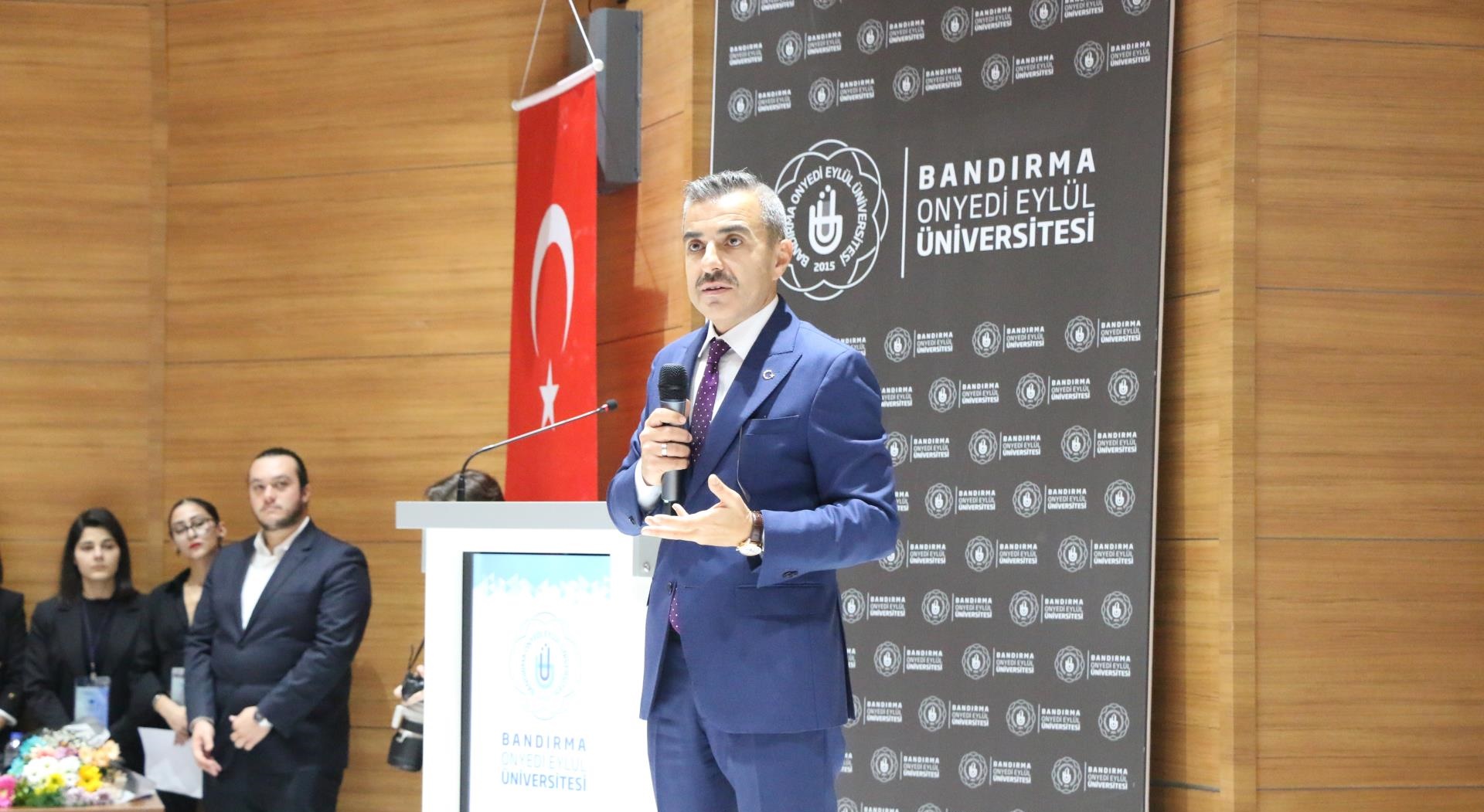 KAYMAKAM ATASOY, BANÜ'DEKİ KONFERANSA KONUŞMACI OLARAK KATILDI