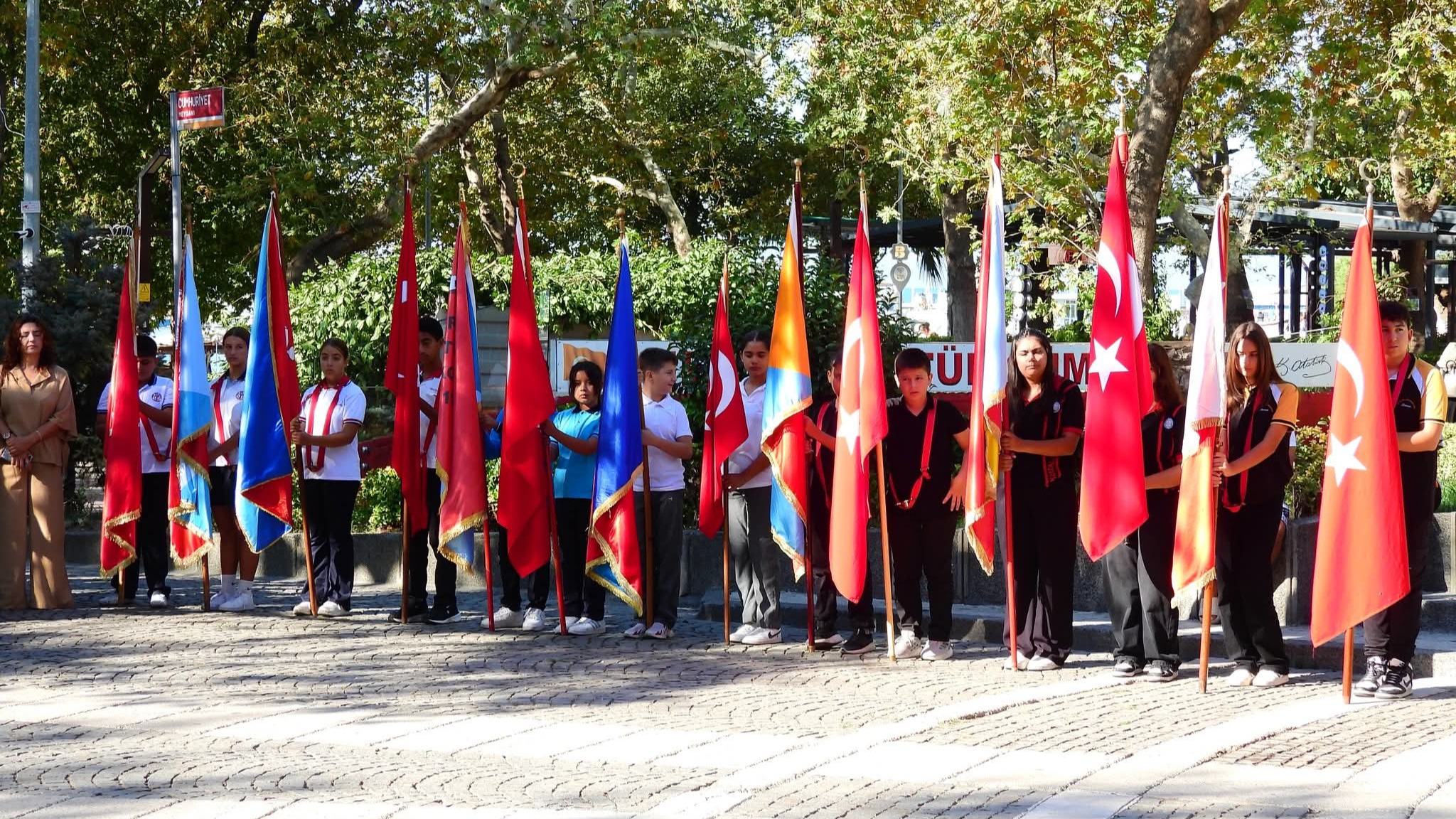ERDEK'TE İLKÖĞRETİM HAFTASI KUTLANDI