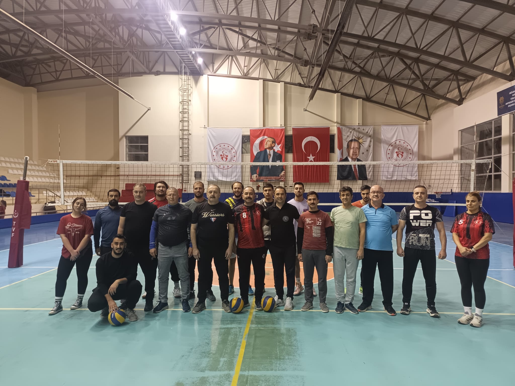 ERDEK'TE KURUMLAR ARASI VOLEYBOL TURNUVASI