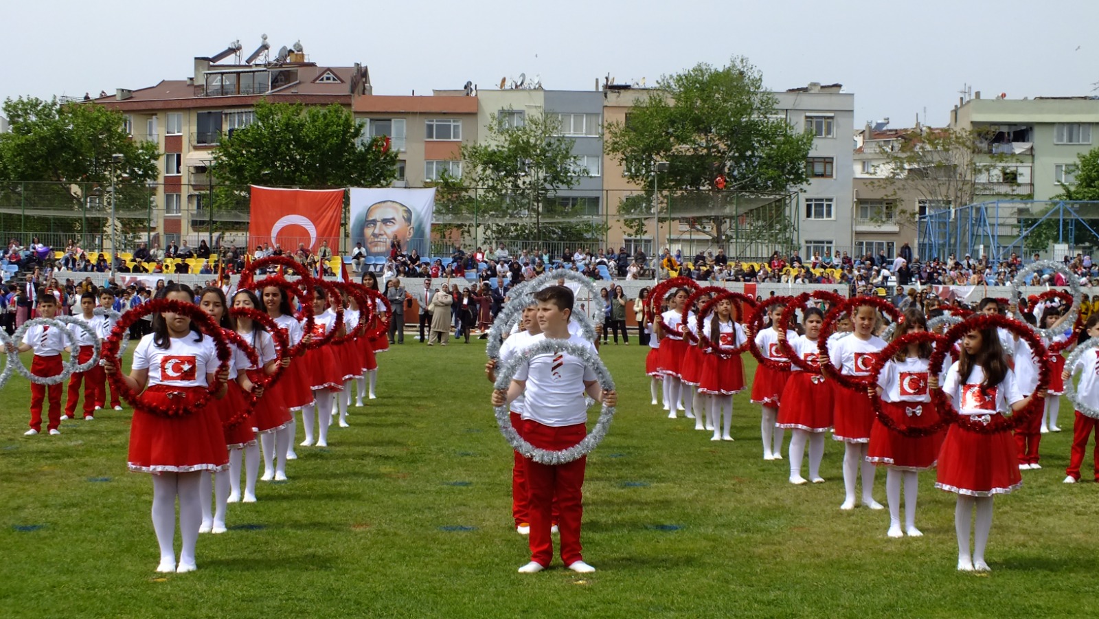 23 NİSAN ERDEK'TE COŞKUYLA KUTLANDI