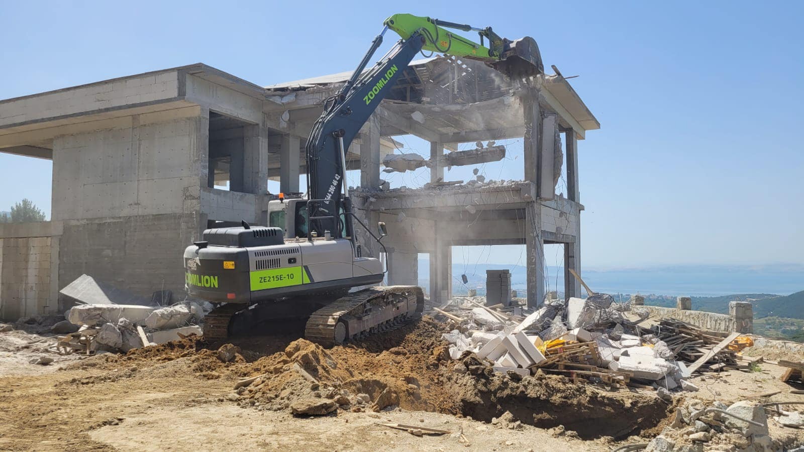 ERDEK'TE KAÇAK YAPILARIN YIKIMLARINA DEVAM EDİLİYOR 