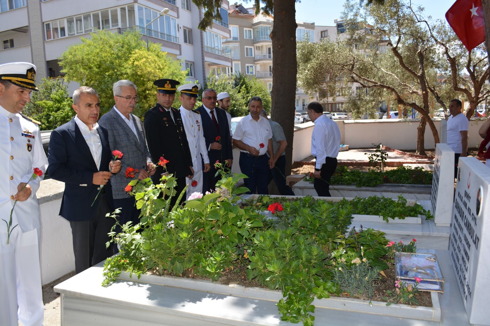 15 TEMMUZ'DA ŞEHİTLER VE AİLELERİ UNUTULMADI