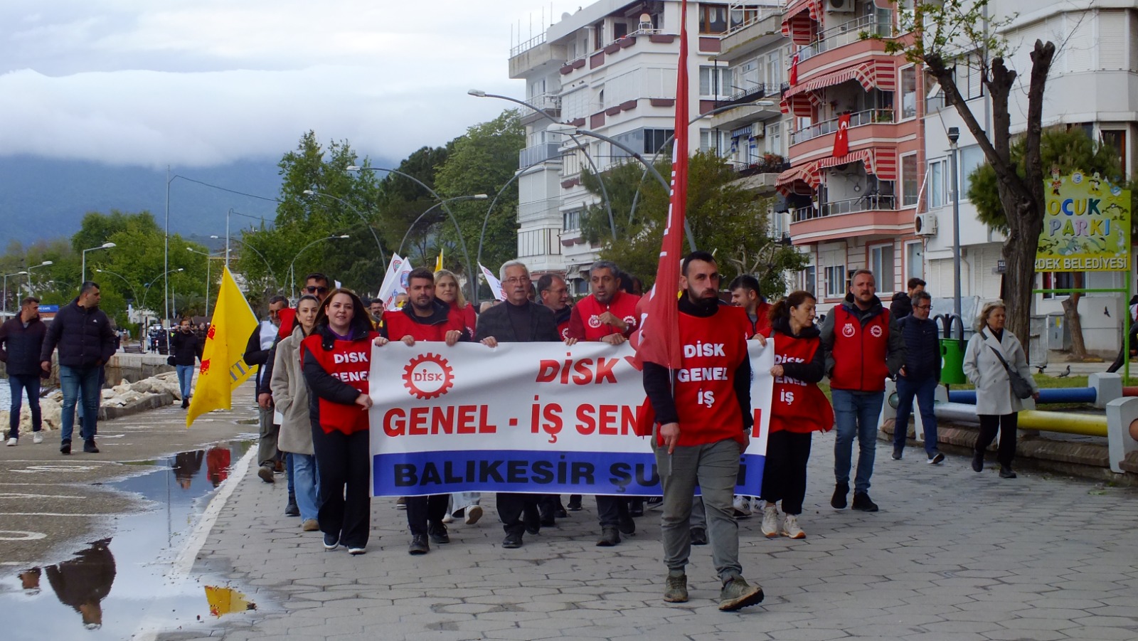 ERDEK'TE 1 MAYIS KUTLAMASI