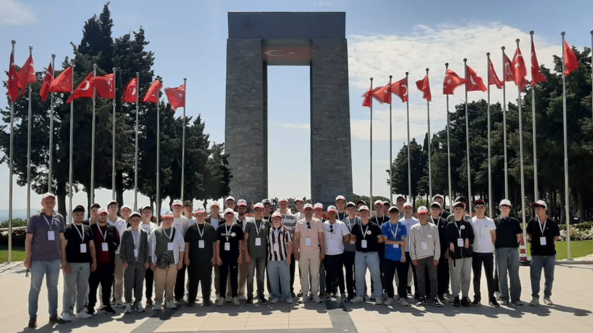 ERDEKLİ ÖĞRENCİLERDEN ÇANAKKALE ŞEHİTLİĞİ'NE ZİYARET