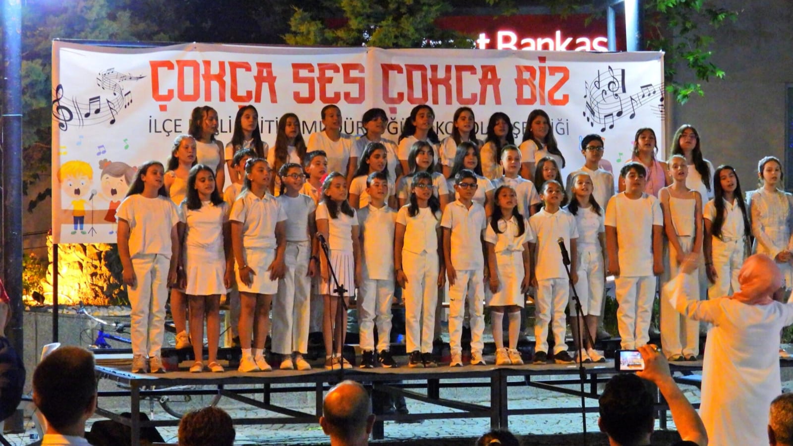 ERDEK'TE 'ÇOKÇA SES ÇOKÇA BİZ' KOROLARI ETKİNLİĞİ