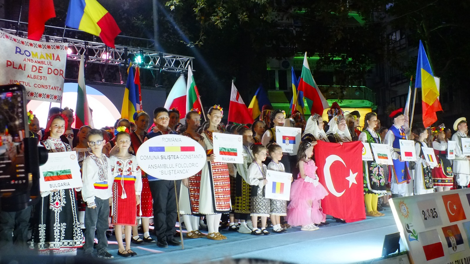 II. ULUSLARARASI HALK DANSLARI FESTİVALİ BAŞLADI