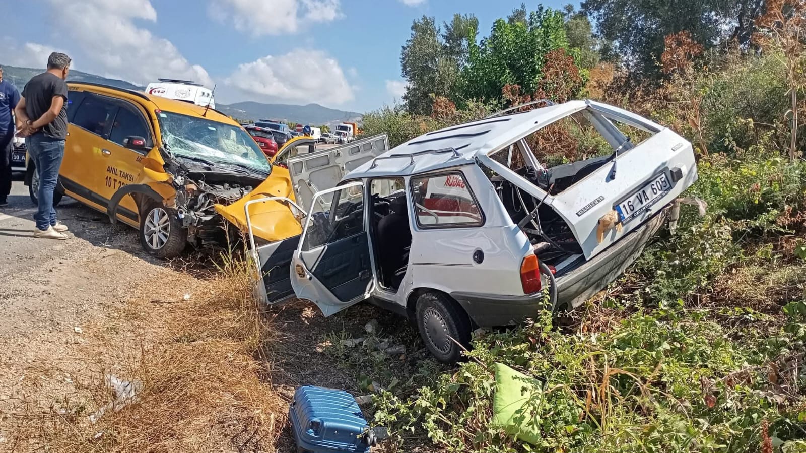 TATLISU KAVŞAĞI'NDA KAZA: 4 YARALI
