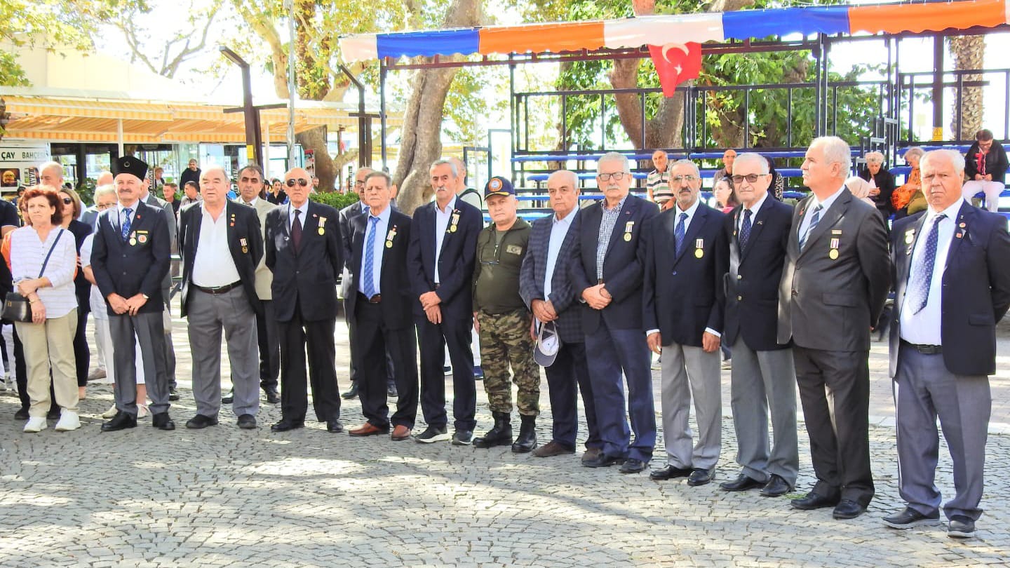 GAZİLER GÜNÜ ERDEK'TE TÖRENLE KUTLANDI