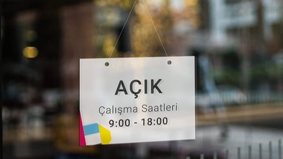 CUMHURİYET BAYRAMI'NDA SADECE RUHSAT ALAN İŞ YERLERİ AÇIK OLACAK