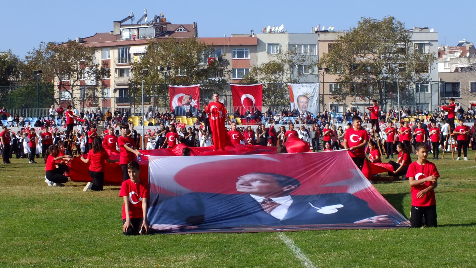 ERDEK'TE CUMHURİYETİN 102. YILI COŞKUSU