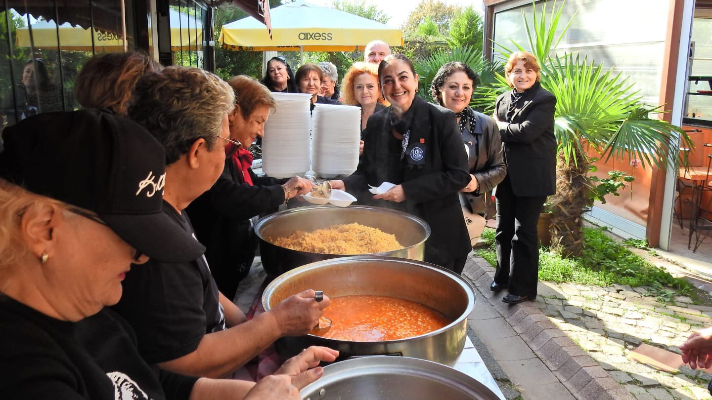 ADD, 10 KASIM'DA ATATÜRK'ÜN SEVDİĞİ YEMEKLERİ DAĞITTI