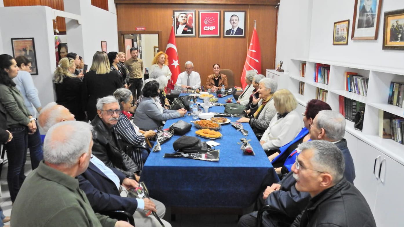 CHP'DEN ÖĞRETMENLER GÜNÜ KUTLAMASI