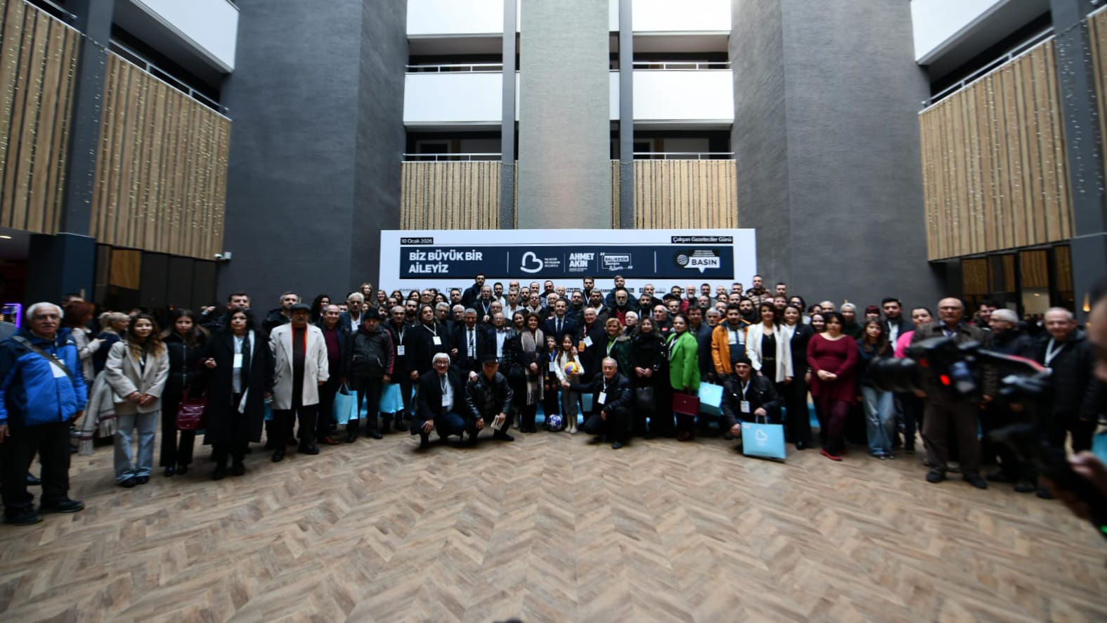 AKIN, ÇALIŞAN GAZETECİLER GÜNÜ'NÜ UNUTMADI