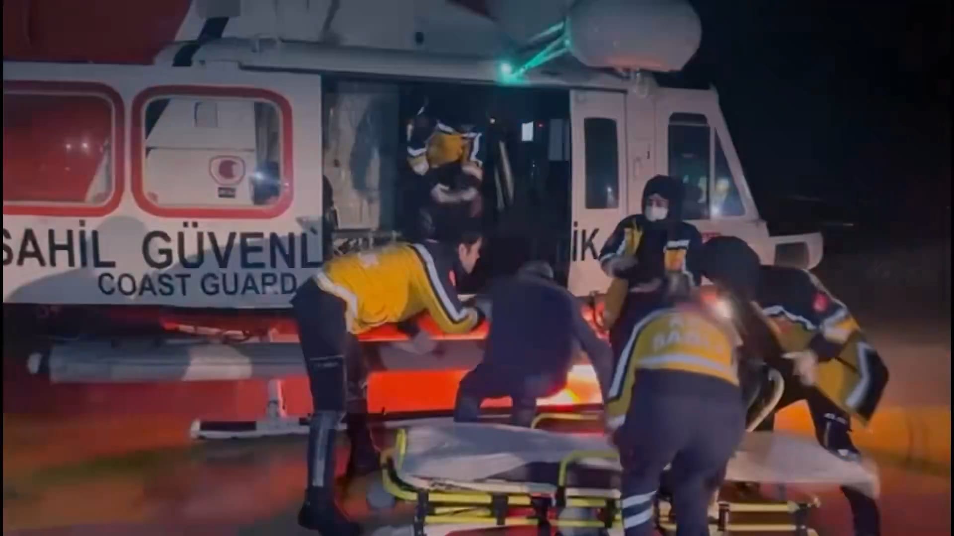 SAHİL GÜVENLİK BALIKESİR'DE 2 HASTANIN İMDADINA YETİŞTİ