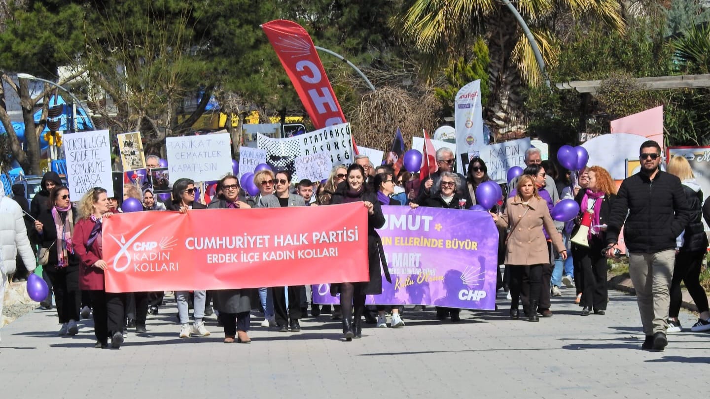 CHP'DEN 8 MART KADINLAR GÜNÜ YÜRÜYÜŞÜ 