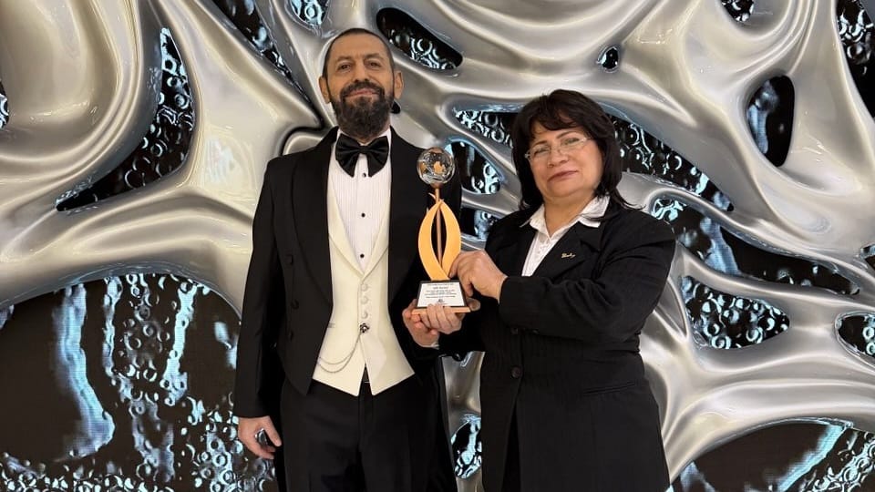 YILIN BARIŞ İNSANI ÖDÜLÜ DÜNYACA ÜNLÜ YAZAR AKİF MANAF'IN