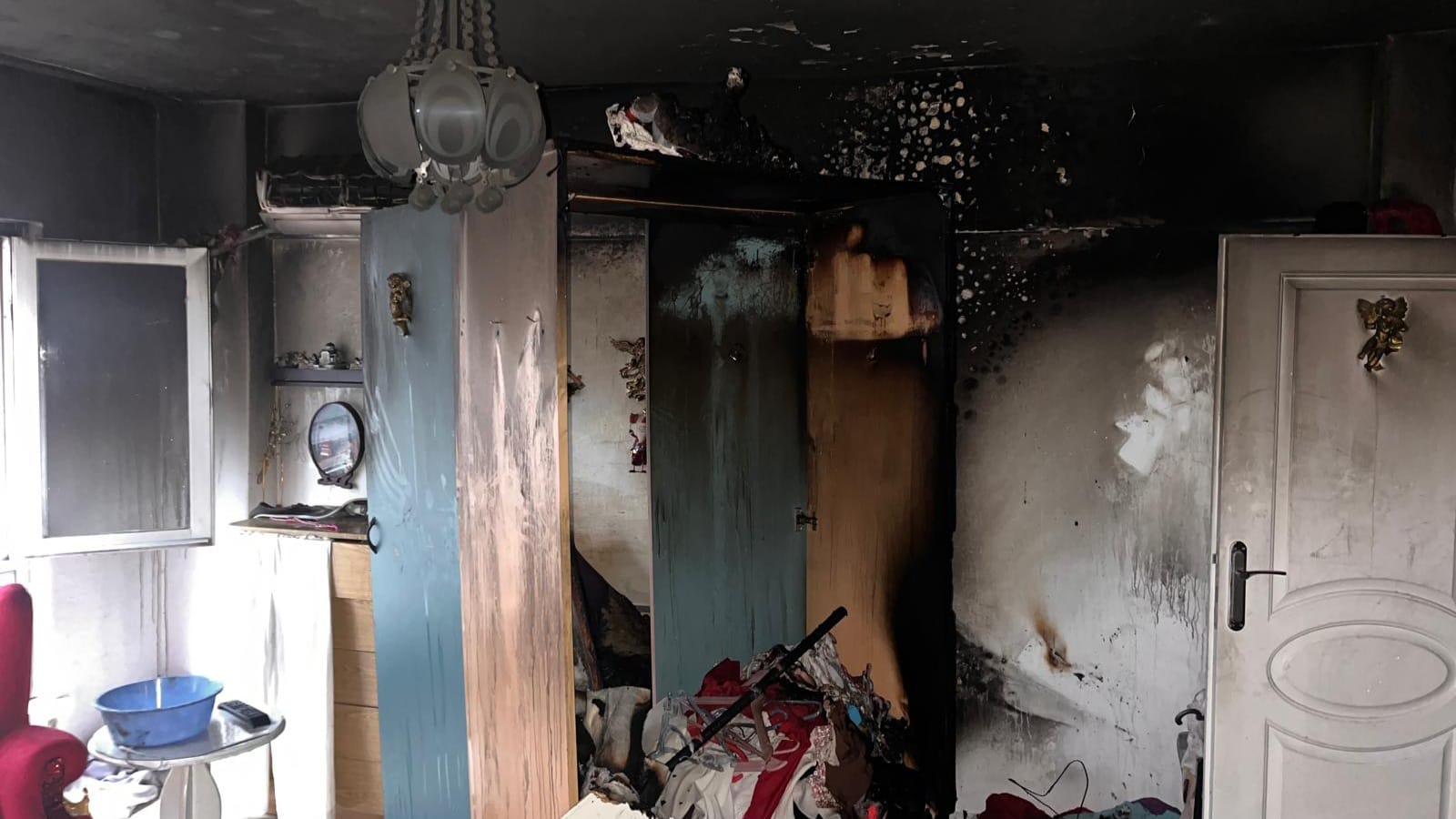 HAMİT NURAL CADDESİ'NDE EV YANGININA İTFAİYE MÜDAHALE ETTİ