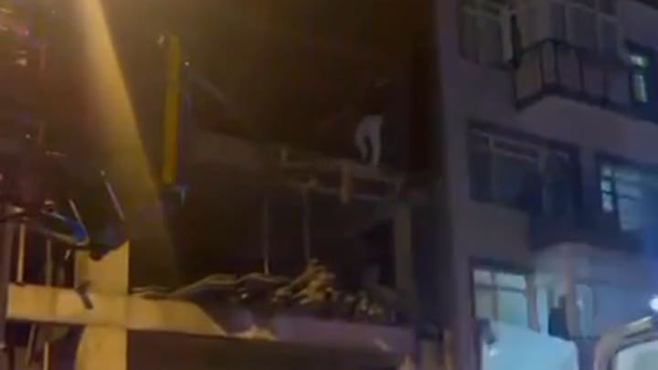 İNTİHAR GİRİŞİMİNDE BULUNAN KİŞİ İKNA EDİLDİ