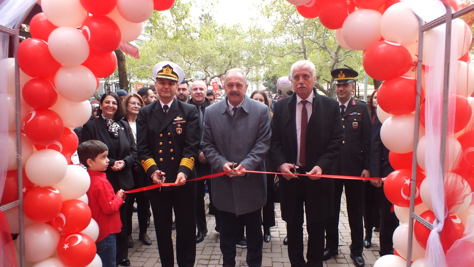 ERDEK'TE 'ÇOCUK SOKAĞI' AÇILIŞI GERÇEKLEŞTİRİLDİ