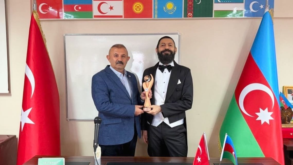 DÜNYACA ÜNLÜ YAZAR AKİF MANAF'A 'DİYALOG VE BARIŞ' ÖDÜLÜ 