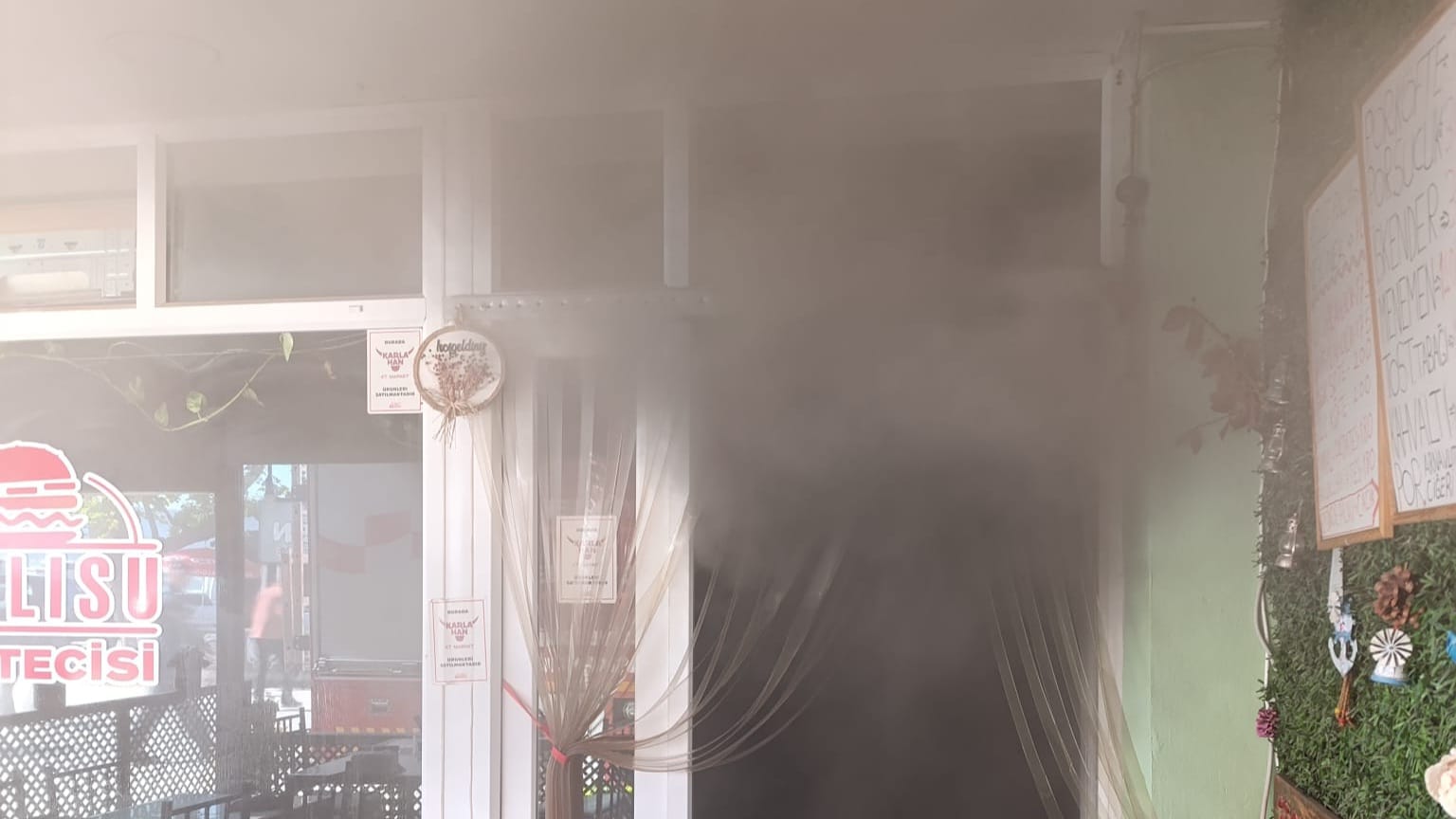 TATLISU'DA BİR İŞLETMEDE ÇIKAN YANGINA İTFAİYE MÜDAHALE ETTİ