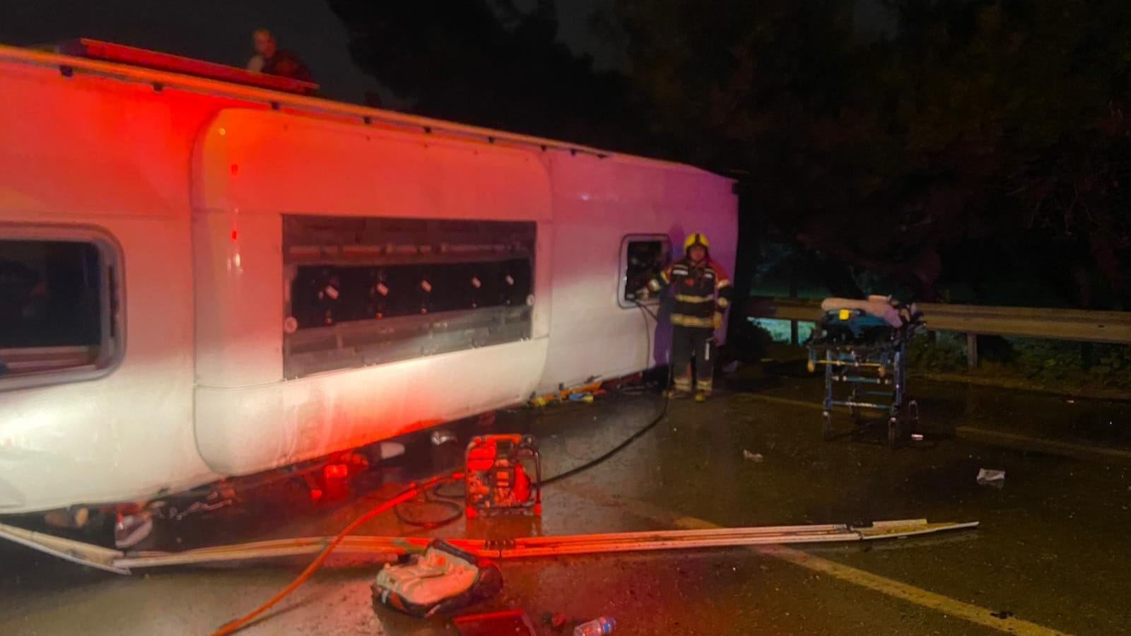 BANDIRMA'DA OTOBÜS KAZASI: 3 ÖLÜ, 26 YARALI