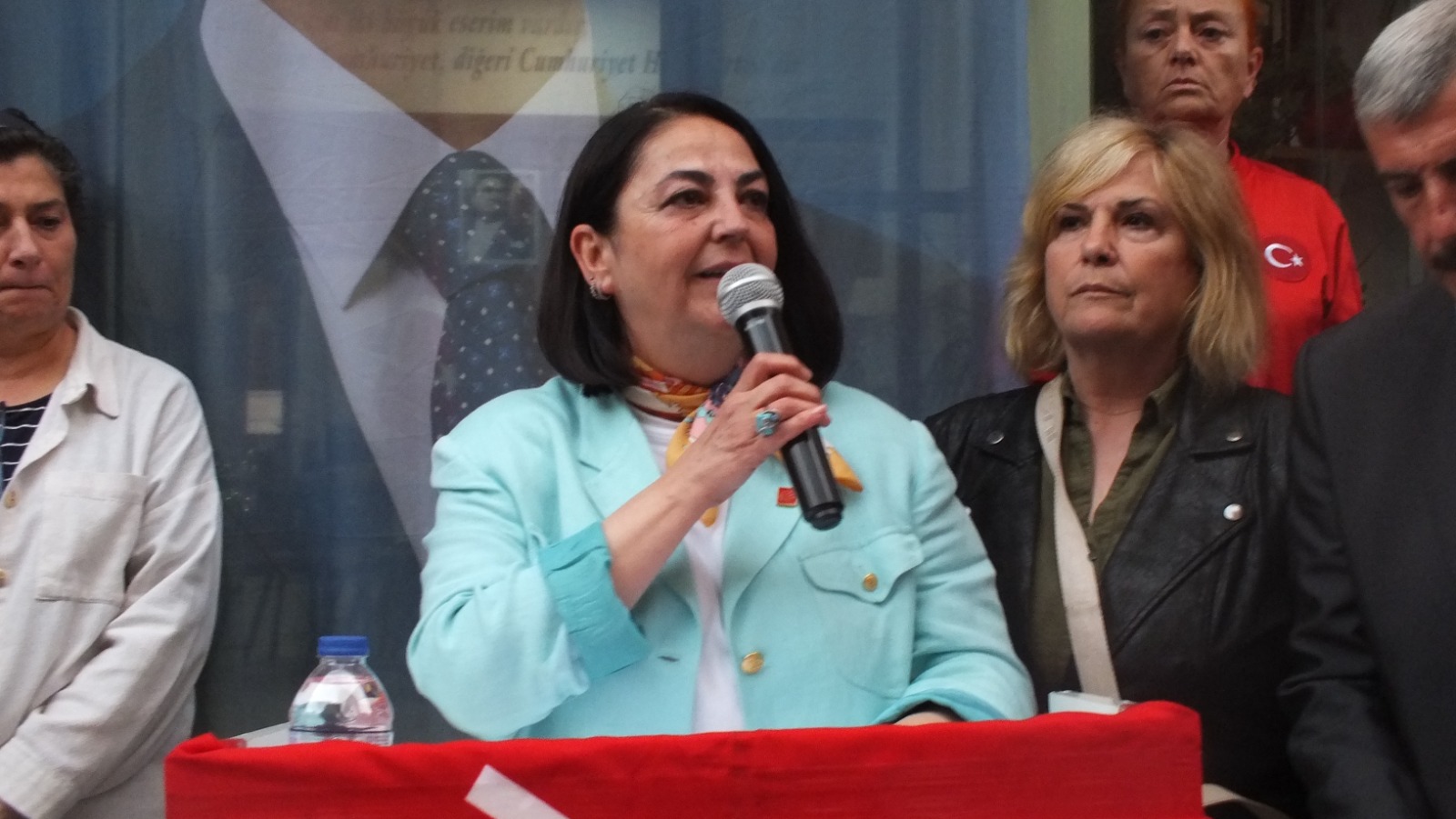 CHP İLÇE BAŞKANI TUNA: 'GENEL BAŞKANIMIZ ÖZGÜR ÖZEL'DİR'