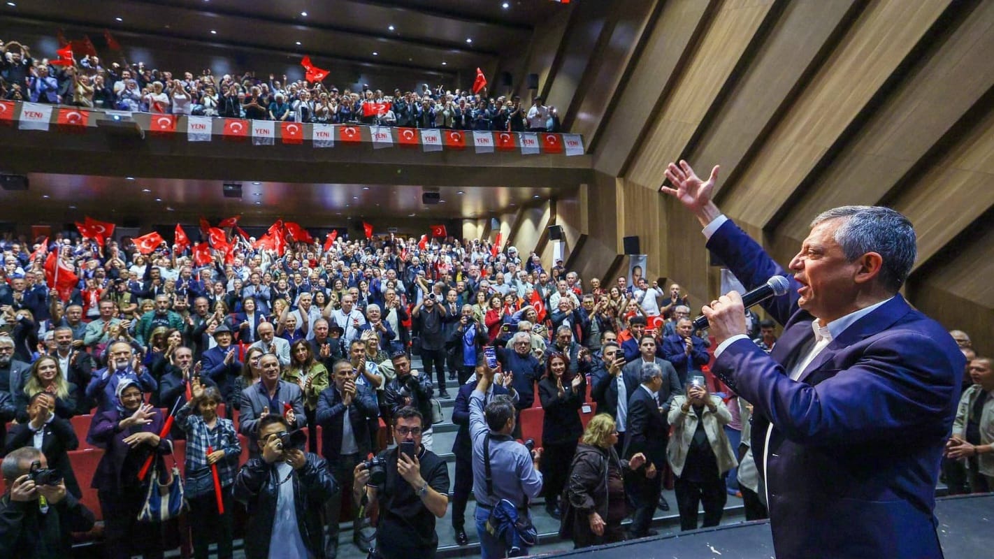ÖZGÜR ÖZEL, KARESİ'DE ÖN SEÇİMDE KONUŞTU