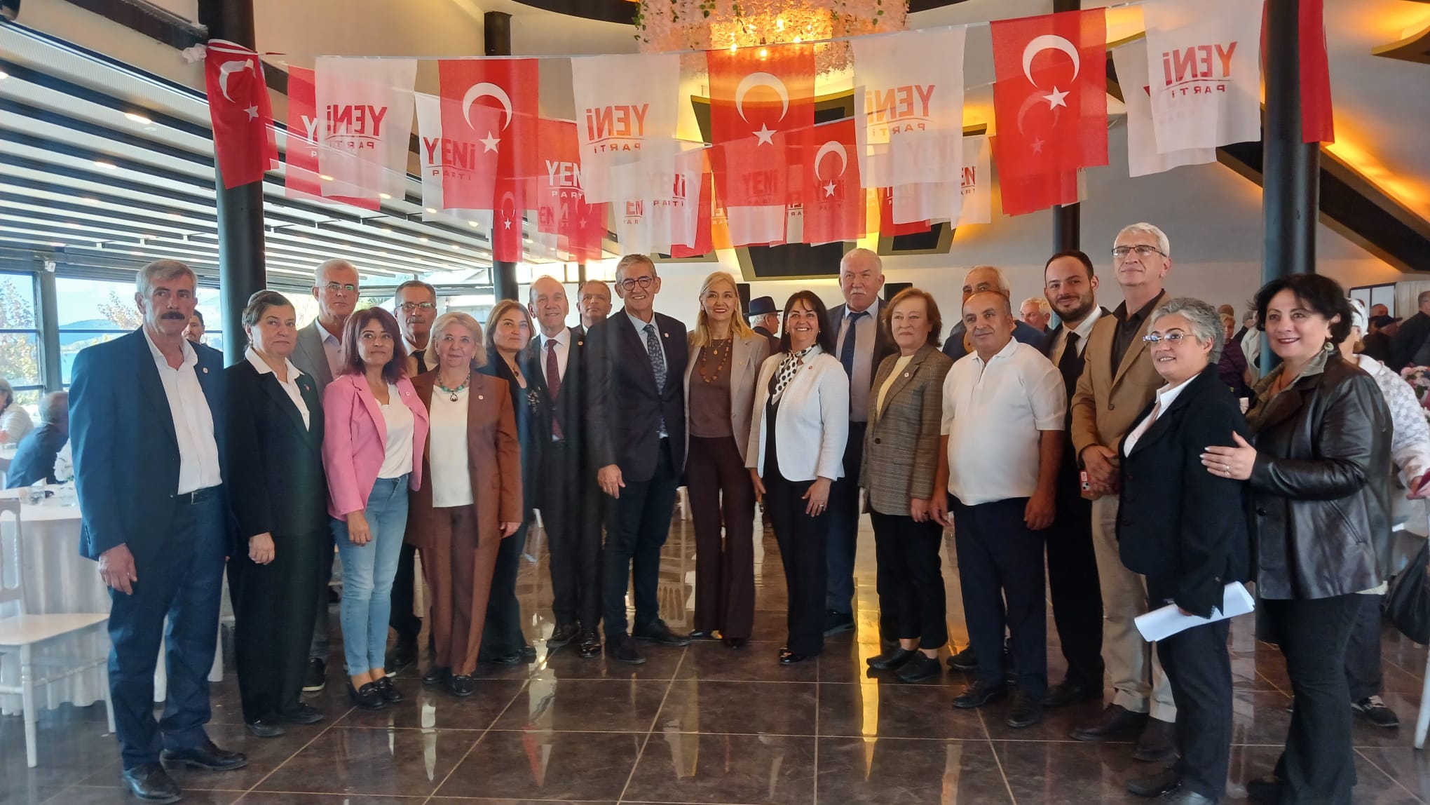 YENİ PARTİ ERDEK'TE HALE TUNA İLE 'DEVAM' DEDİ