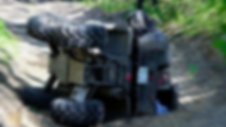 ERDEK'TE DEVRİLEN ATV'DEKİ İKİ KİŞİ YARALANDI