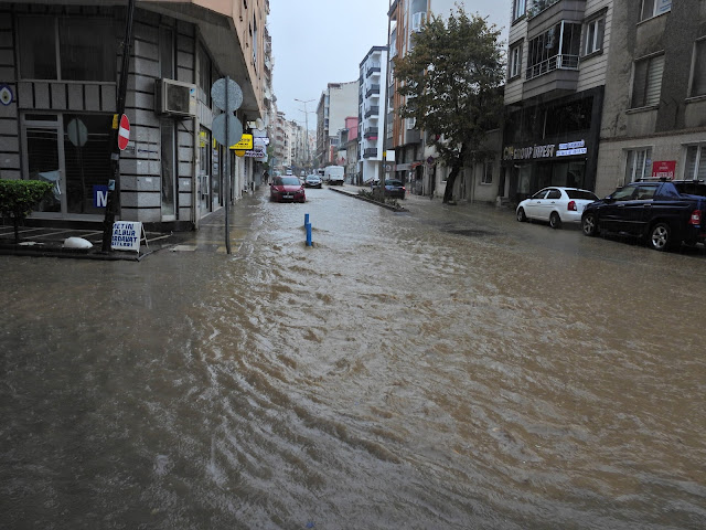 METEOROLOJİDEN SAĞANAK YAĞIŞ VE FIRTINA UYARISI