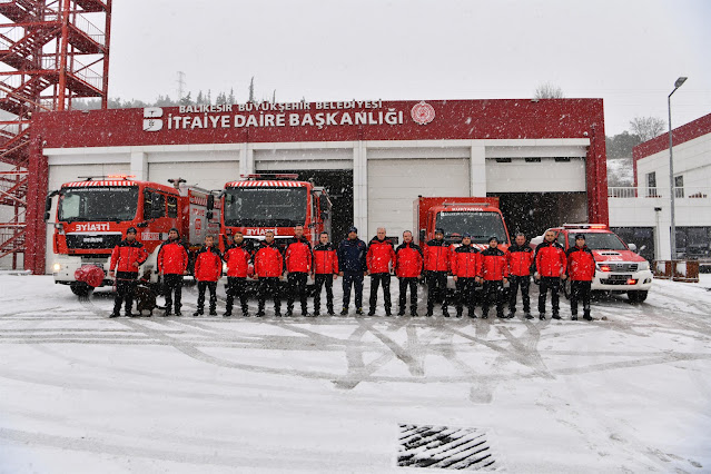 BALIKESİR'DEN EKİPLER DE DEPREMİN YARALARINI SARMAK ÜZERE YOLA ÇIKTI