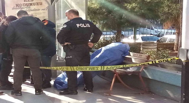 ECEL BANKTA YAKALADI