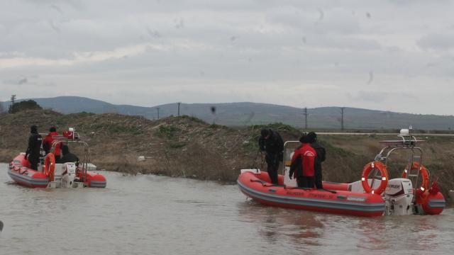 MANYAS GÖLÜ'NDE KAYBOLAN BALIKÇIYI ARAMA ÇALIŞMALARI SÜRÜYOR