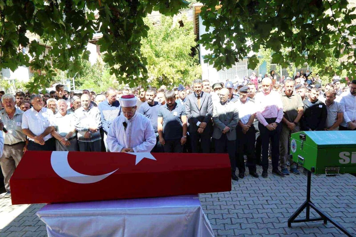 ERDEK'TE BOĞULARAK HAYATINI KAYBEDEN İKİ KİŞİ SON YOLCULUKLARINA UĞURLANDI